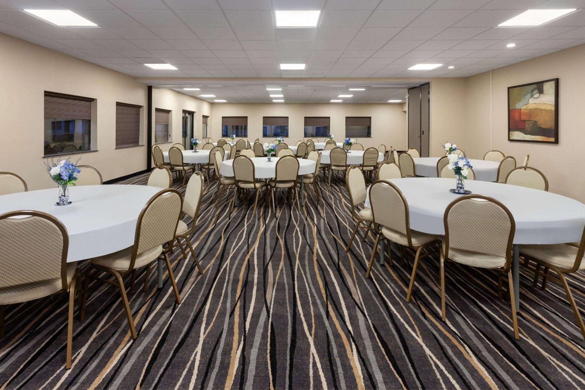 Super 8 By Wyndham Copley Akron Zewnętrze zdjęcie