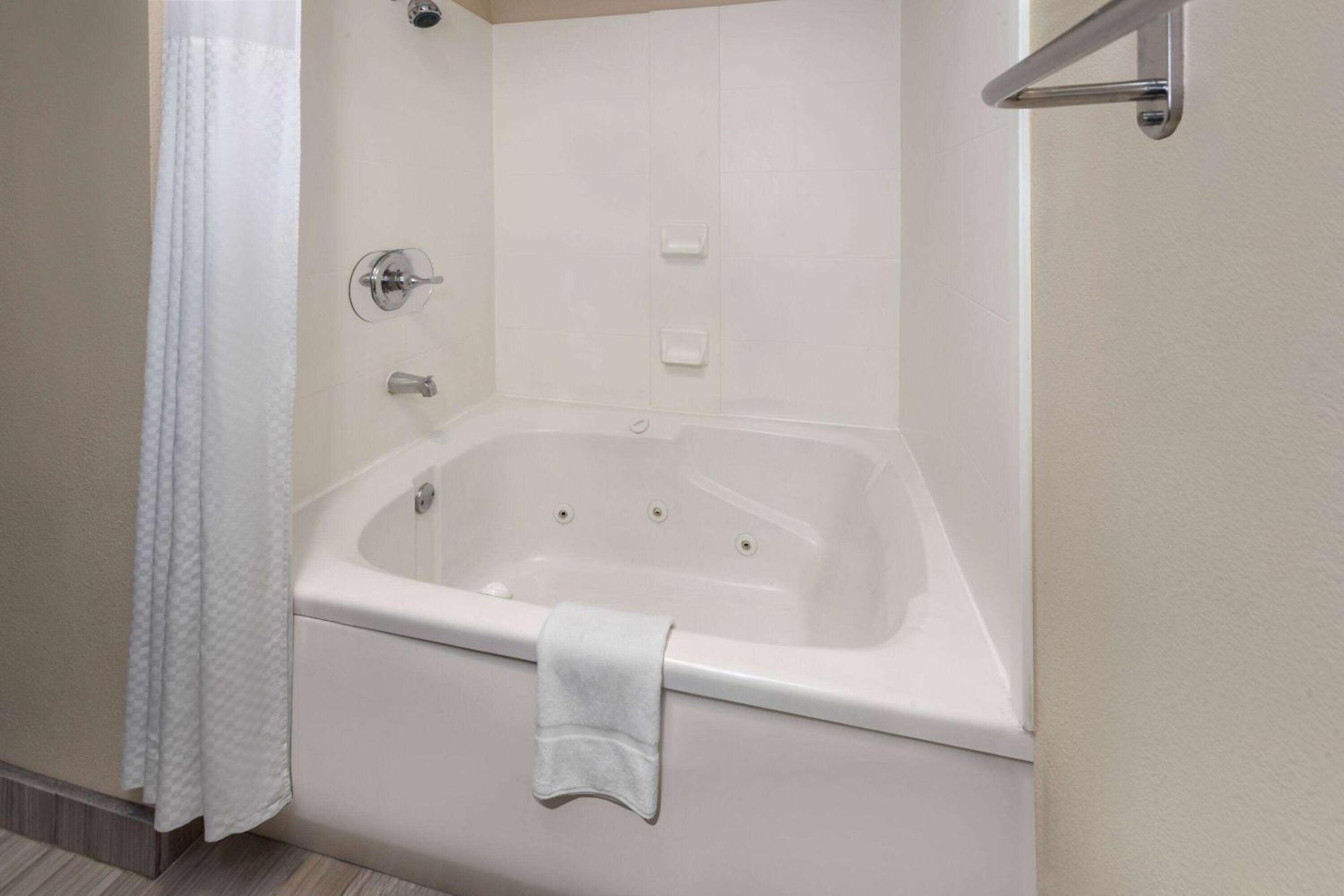 Super 8 By Wyndham Copley Akron Zewnętrze zdjęcie